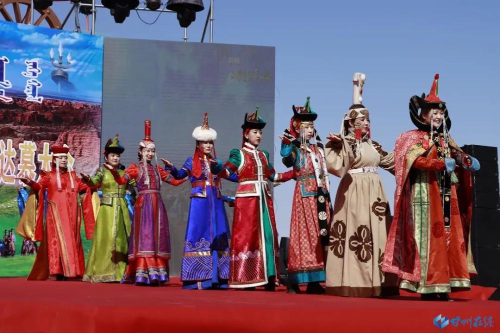 甘州区平山湖蒙古族乡第二届忞德敖包节暨"大峡谷杯"那达慕大会开幕