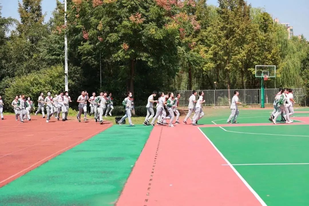 上海民防青浦区豫才中学疏散路线 空袭警报 11时45分,空袭警报.