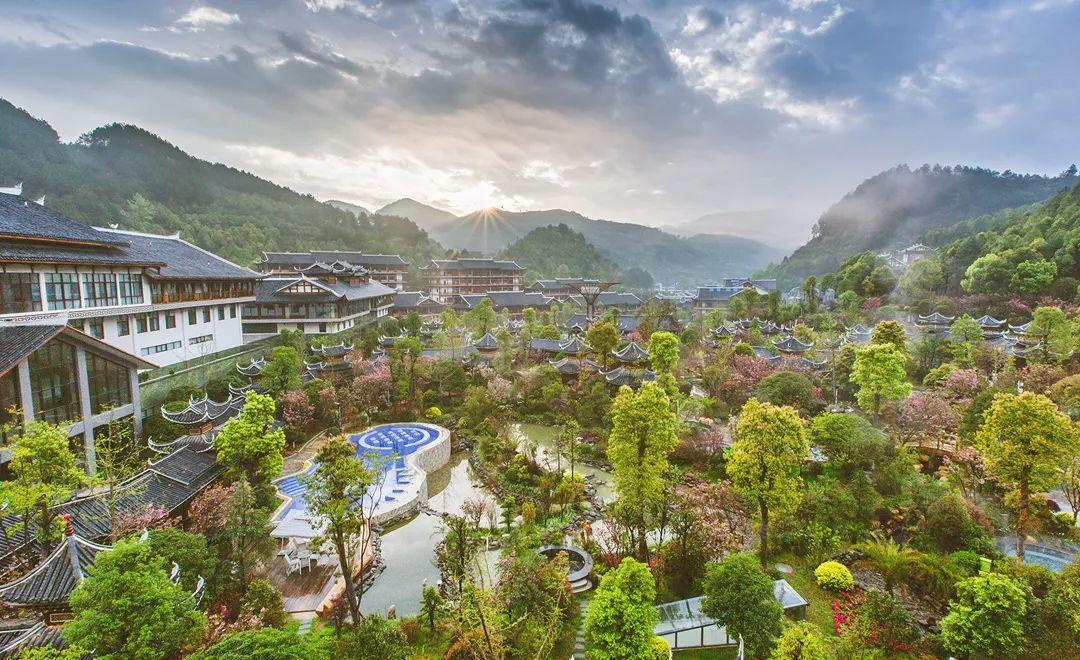 速戳国庆假期黔东南最暖的旅游攻略
