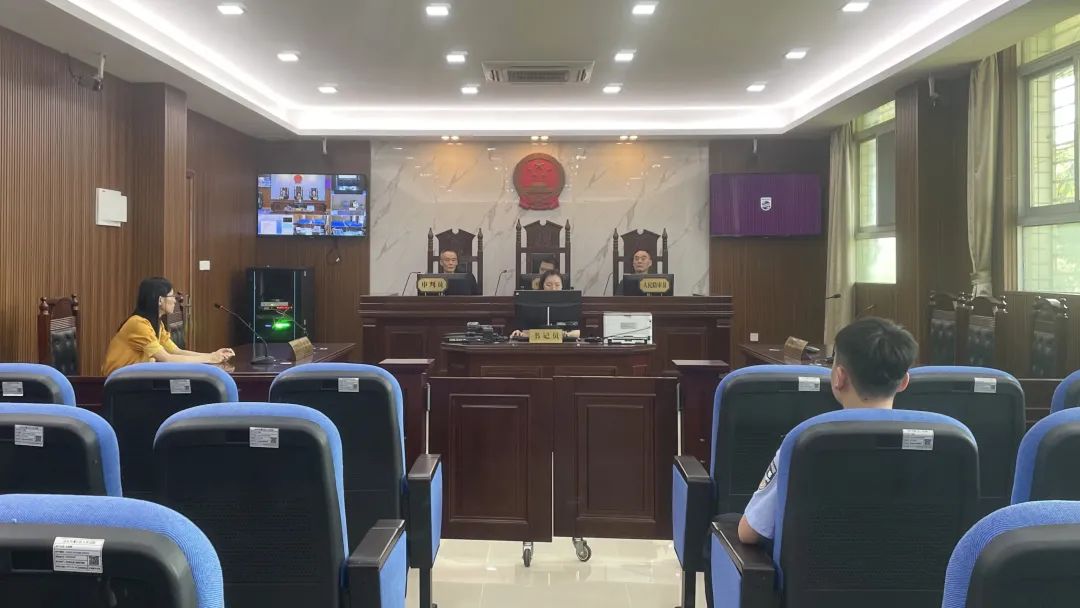 法警队每天派出1-2名司法警察到法庭轮值驻守,维护法庭审判秩序,协助