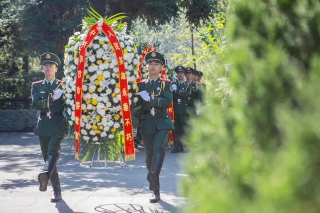 毕节市举行向英雄烈士敬献花篮仪式