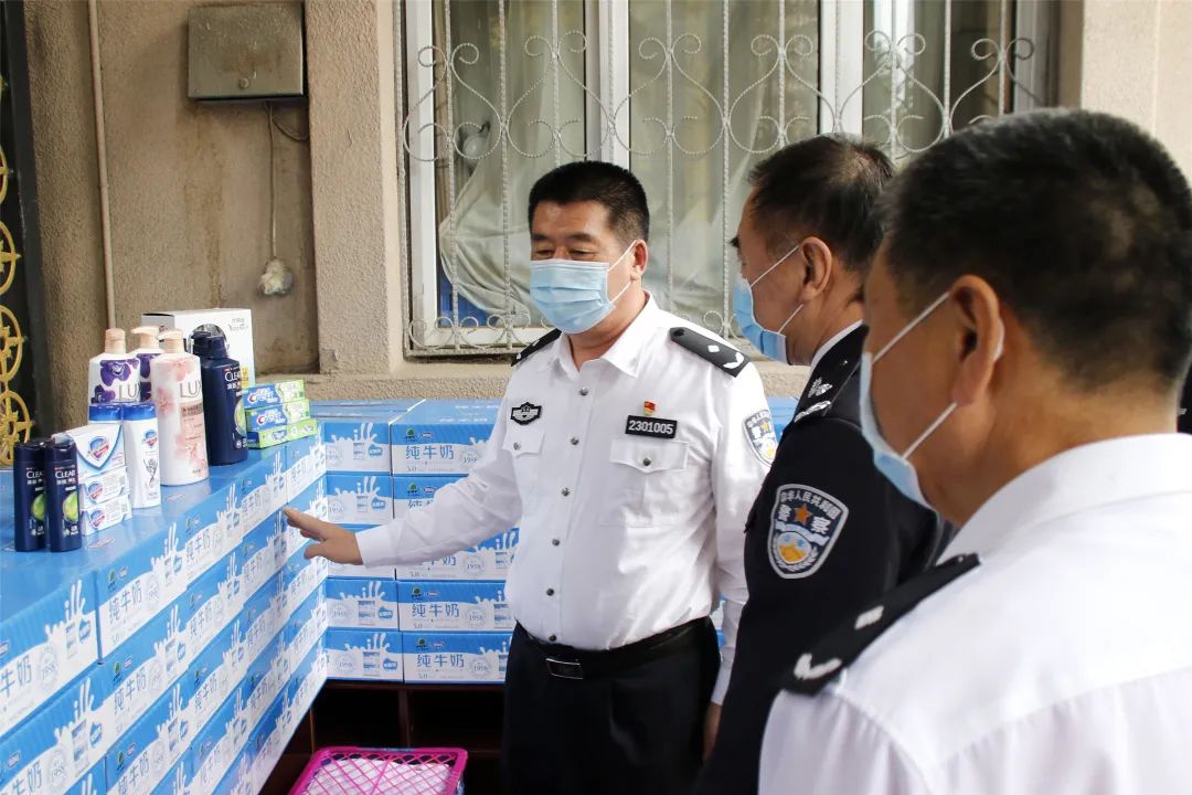 省监狱管理局党委委员,副局长孙凯文到哈尔滨监狱慰问封闭执勤备勤