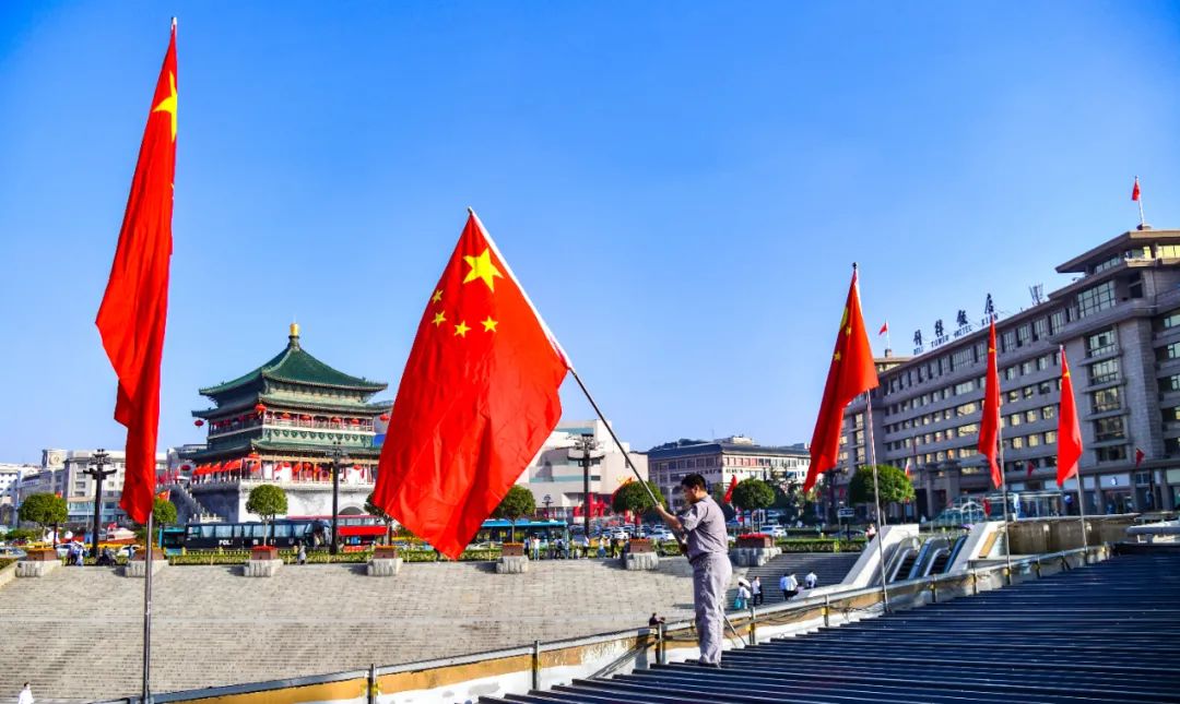 我爱你中国今早西安新城广场看升旗