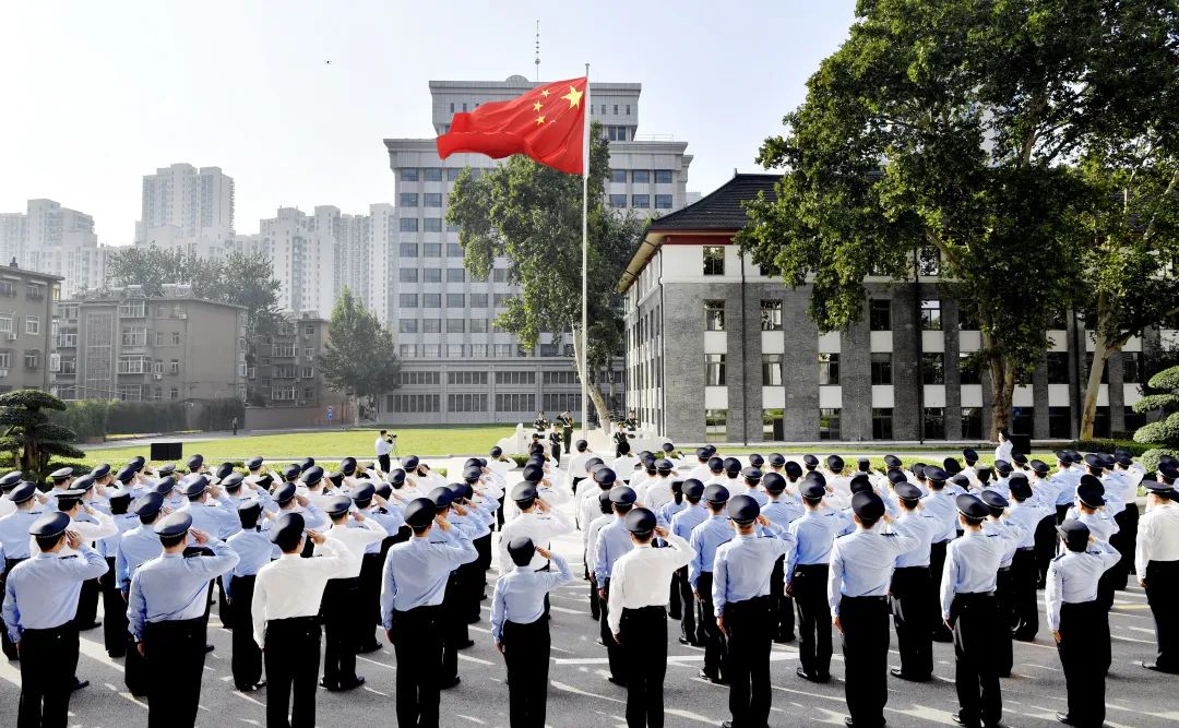 山东省公安厅举行升国旗仪式