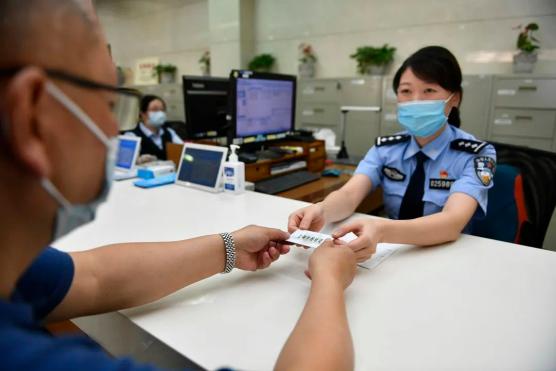 不出门也可办证上海居住证办理新功能上线