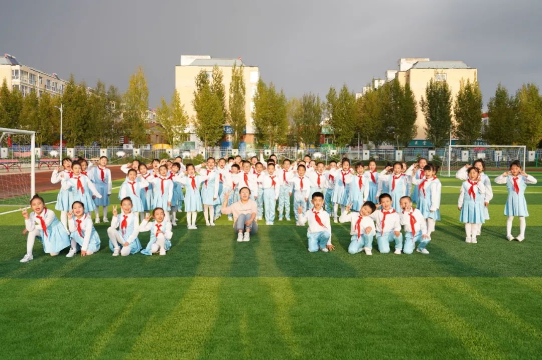 献礼祖国72华诞张北县师范路小学举行迎国庆颂党恩朗诵演讲比赛