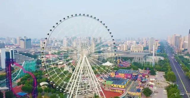 工作人员紧急启动应急预案 疏散游客,并安抚游客情绪据富华游乐园工作