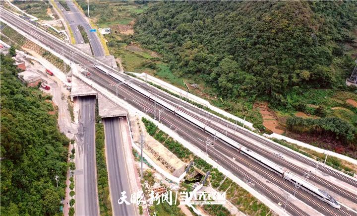 全线16个站贵阳环线铁路试运行