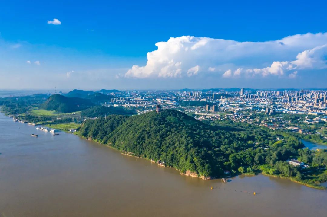 欧震诗歌是马鞍山一个关键的城市符号