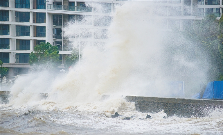 我省出现强风雨天气,部分沿海市县海面出现风暴潮,部分沿海地区,入