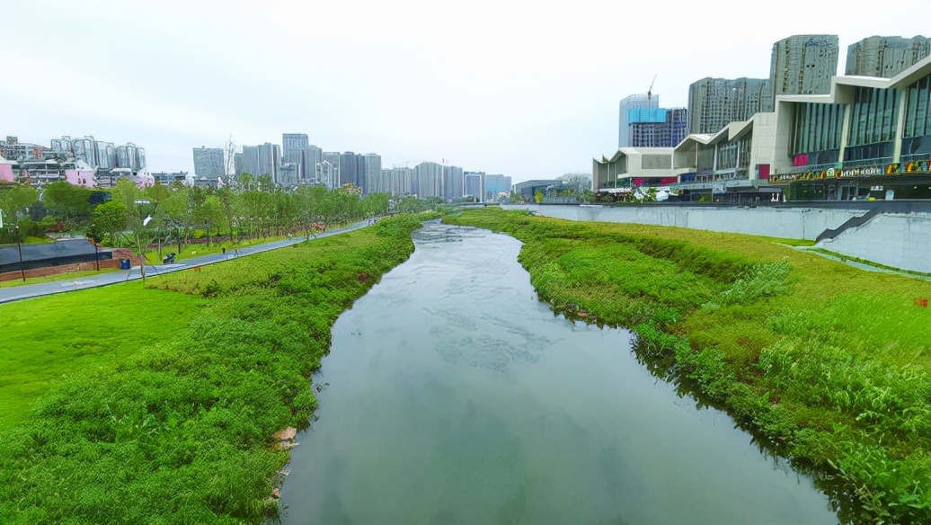 "圭塘河作为长沙唯一城市内河,点滴变化都牵动不少人的心.