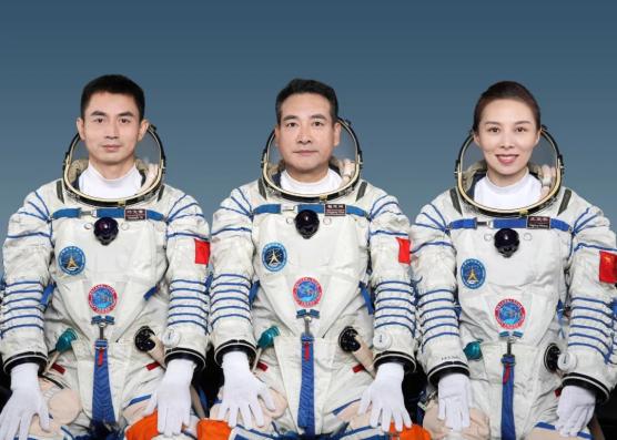 新太空三人组亮相