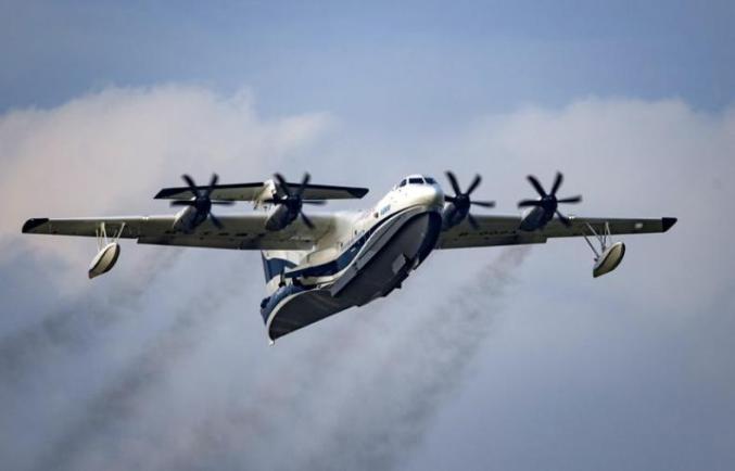 上天为鲲鹏入海为蛟龙鲲龙ag600水陆两栖飞机在空中3秒投水9吨