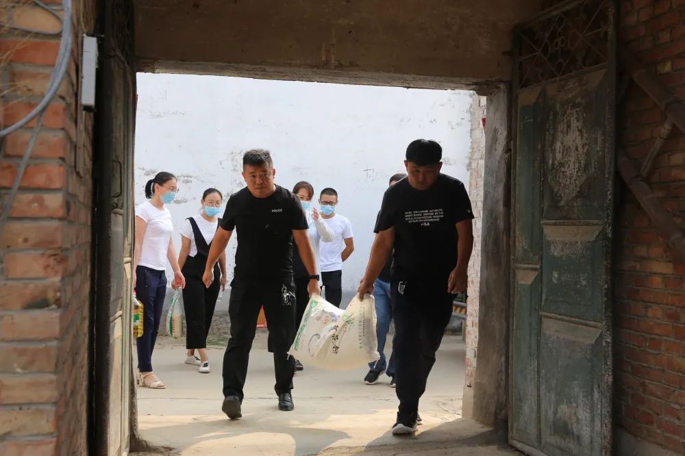老吾老以及人之老巨野法院章缝法庭书记员,来自普通的农民家庭,更懂得