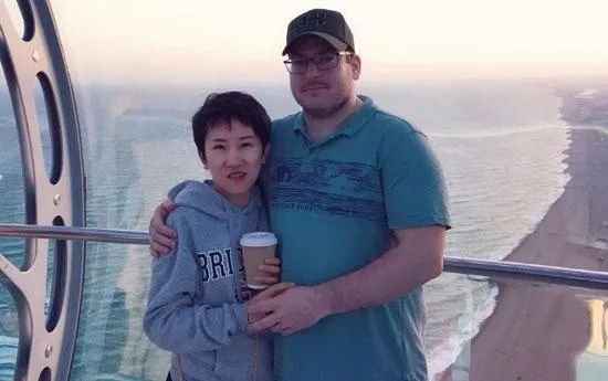 这样的视频形式对文本的要求很高,然而"讲故事"这件事对于张踩铃来讲
