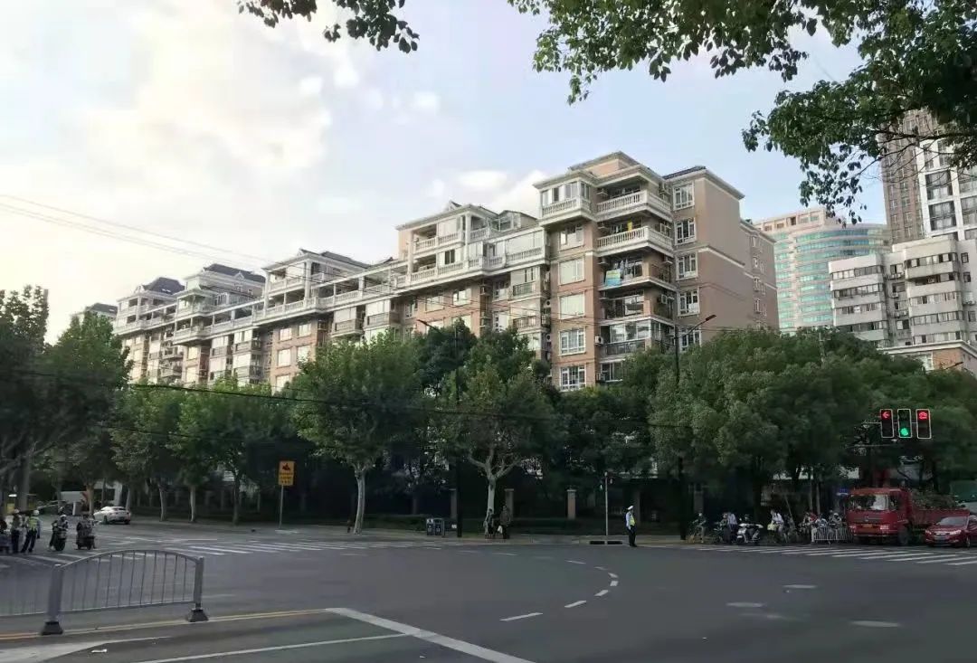 今古北路虹古路口的虹景家苑小区(摄影 姚志康)