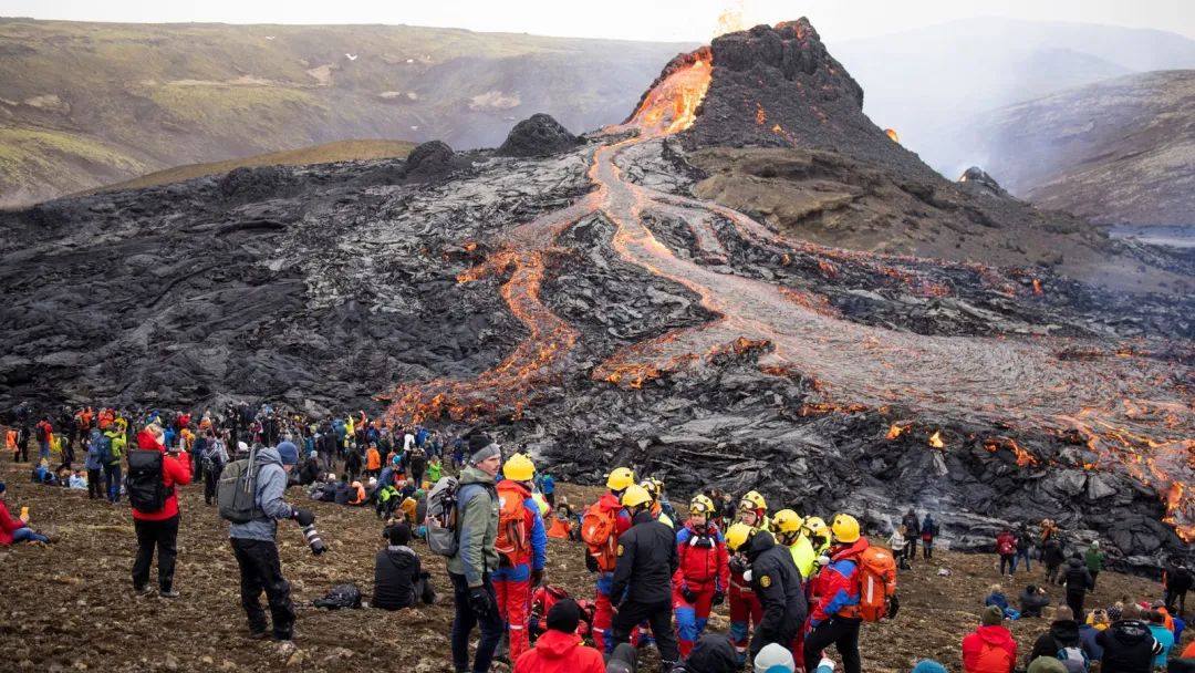 阿苏火山爆发原来地球挤痘痘是这样的