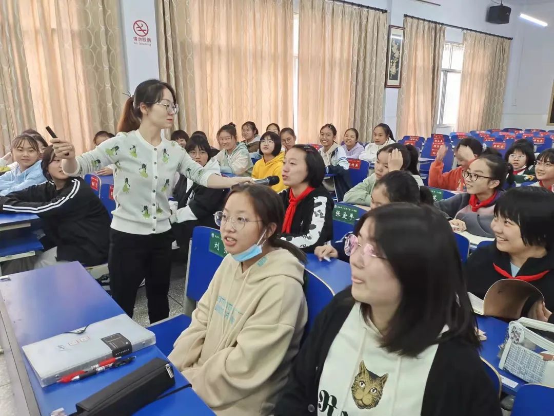 县市动态 | 恩施市:解密青春 健康成长!小渡船中学期.