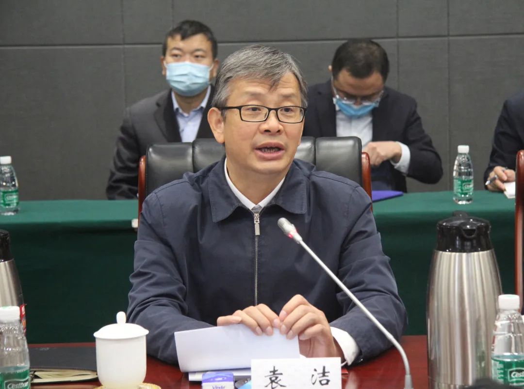 10月19日,中国航天科工集团有限公司党组书记,董事长袁洁在京会见了