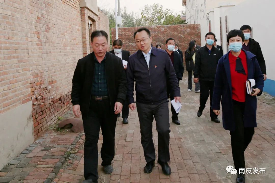 10月21日下午,县委书记董继华,县长胡学锋来到