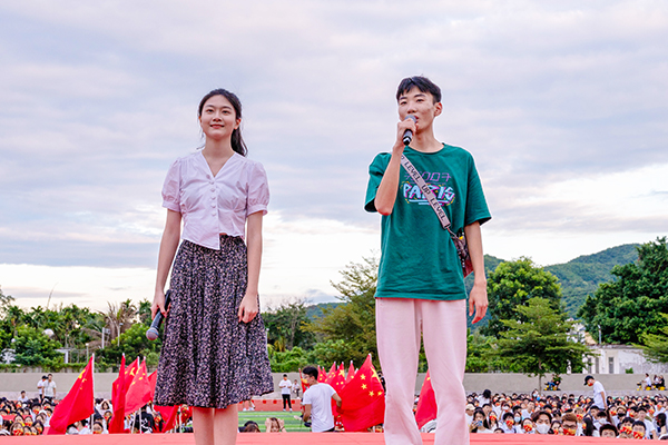 歌唱祖国(图片:贾梦泽 学生处 大学生通讯社 闫亚飞 郑婉莹 罗欣玉