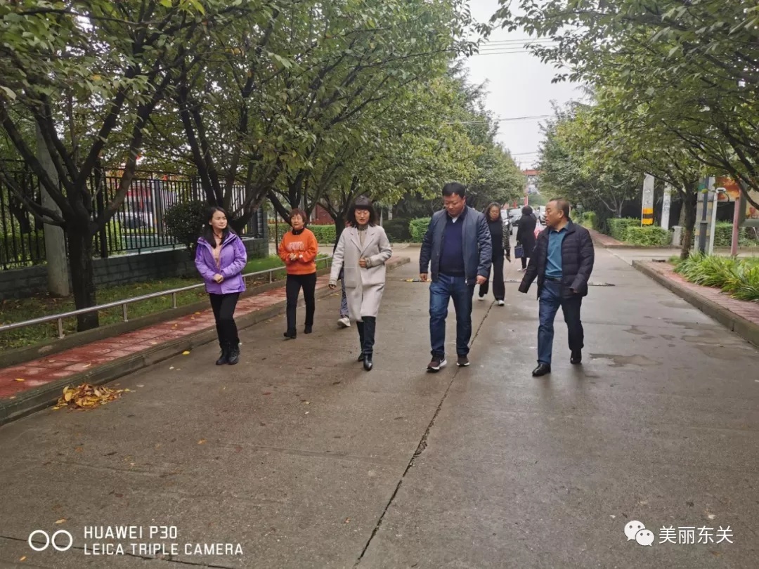 宝鸡市陈仓区人大常委会领导闫海艳来东关街道走访慰问特困高龄老人