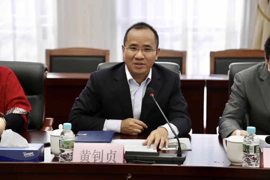 马桥镇副镇长黄钊贞致欢迎词.