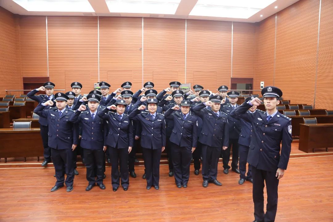 鱼峰区法院司法警察大队获人民法院司法警察先进集体荣誉称号