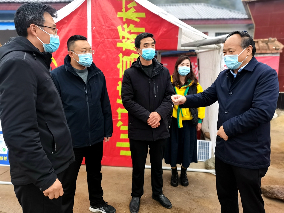 聂卫东检查重点卡口疫情防控工作