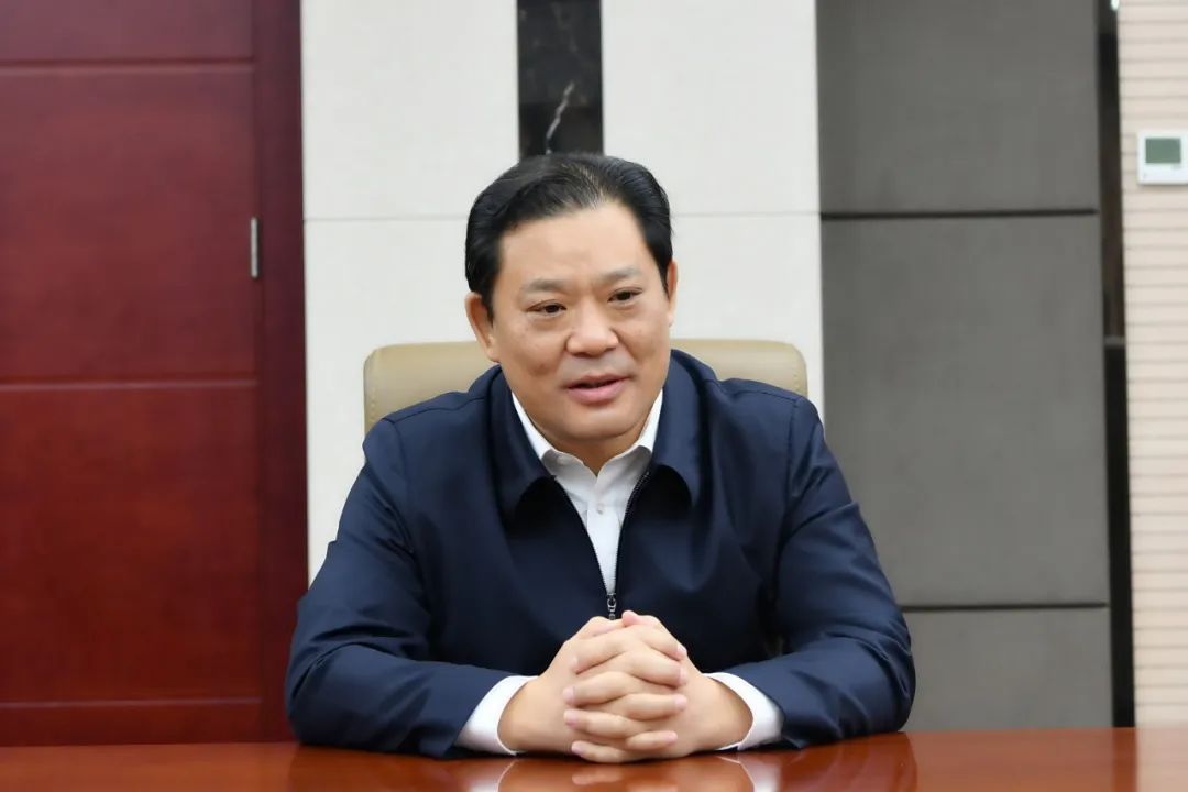 朱云三院长与退休老同志谈心谈话