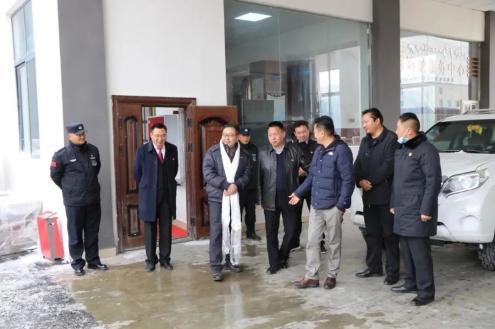 石渠县委副书记刘伟县委政法委书记降措一行莅临我院视察指导工作