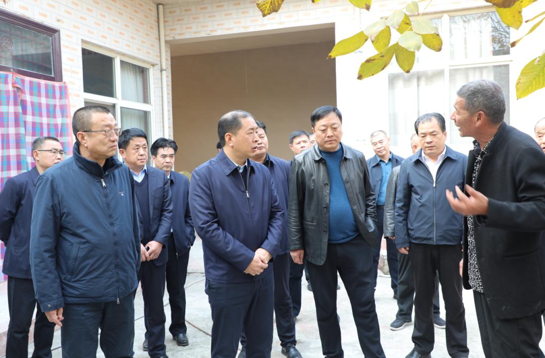 10月28日,区委副书记,代区长彭梦森来到南城街道和东郭镇,围绕"六个