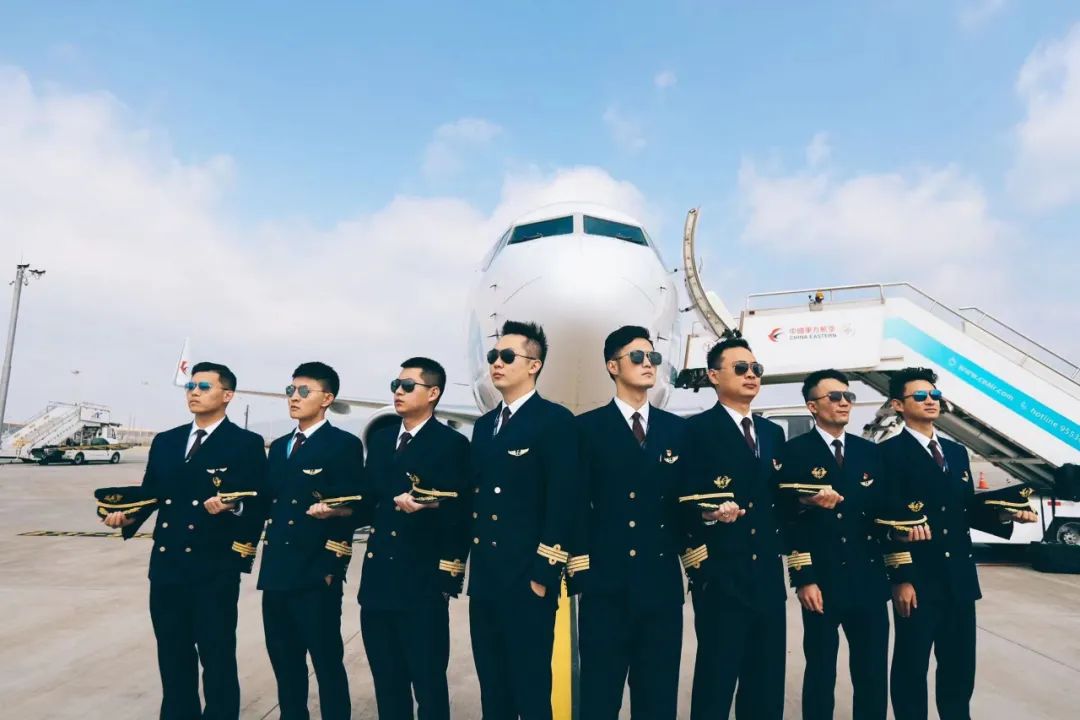 民航飞行员可以戴眼镜了东航招新飞行员上海地区的孩子们看过来