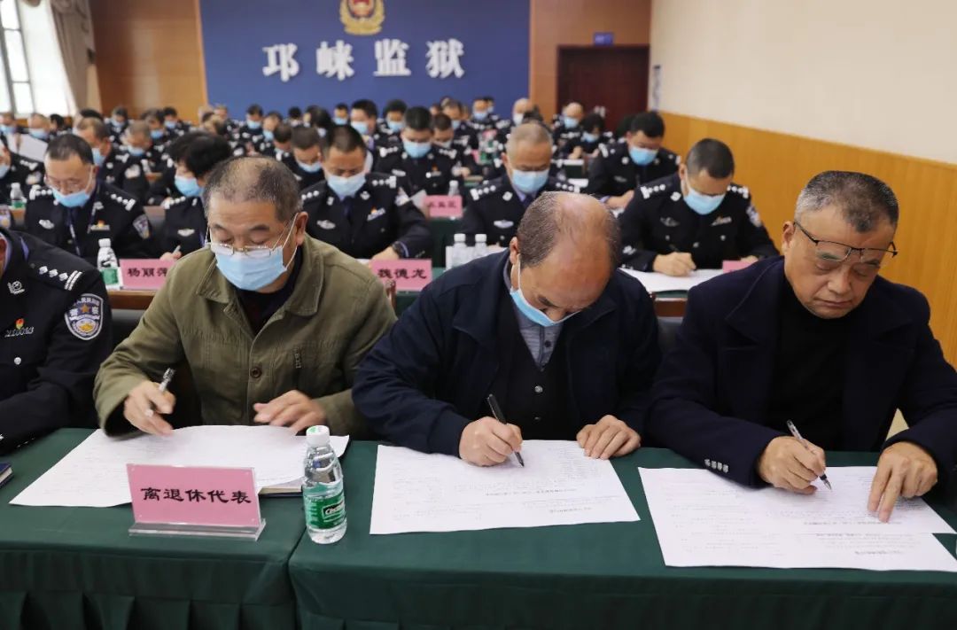 四川省邛崃监狱 按照巡察工作要求,在监狱张贴《巡察工作公告》,设立