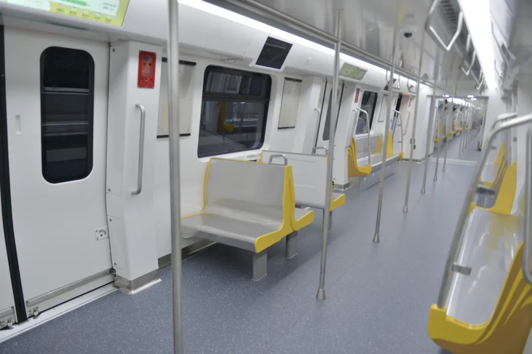 深圳地铁14号线首列车正式交付