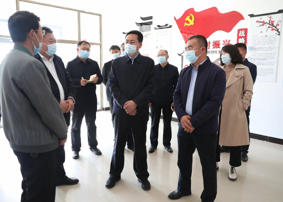 澎湃号>鄂托克前旗发布> 王羽强先后深入城川镇二道川村,呼芦素淖日村