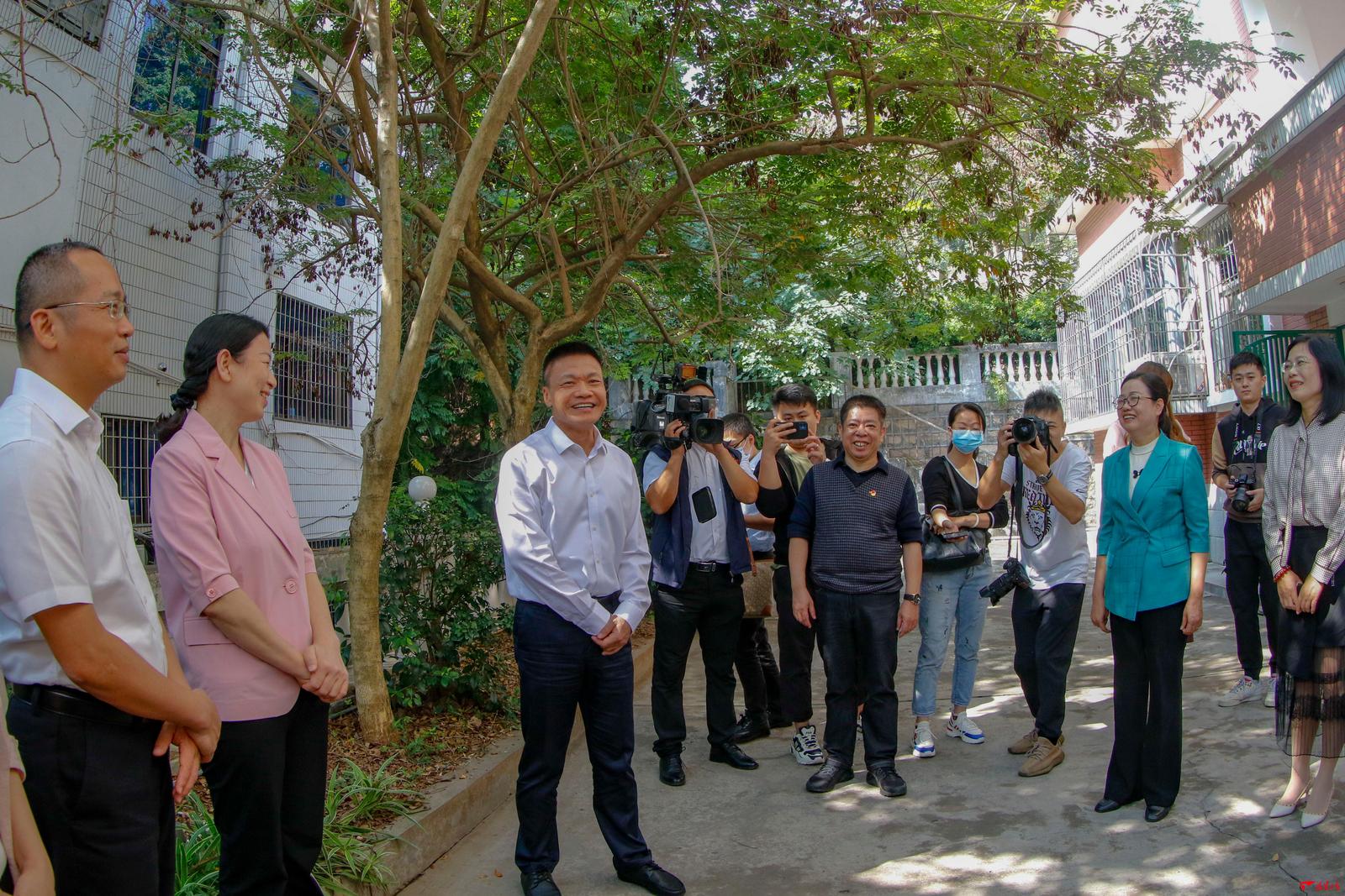 记者节漳州市领导慰问走访福建日报驻漳记者站