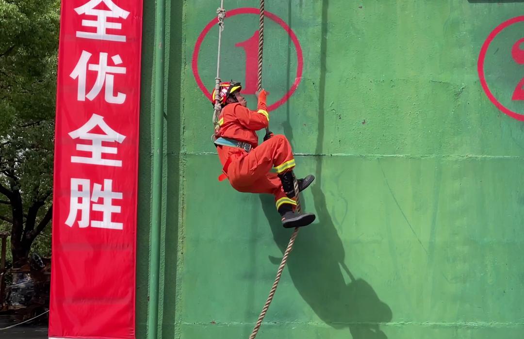 全国应急管理系统先进工作者季辛德政府专职消防员队伍中的模范标杆