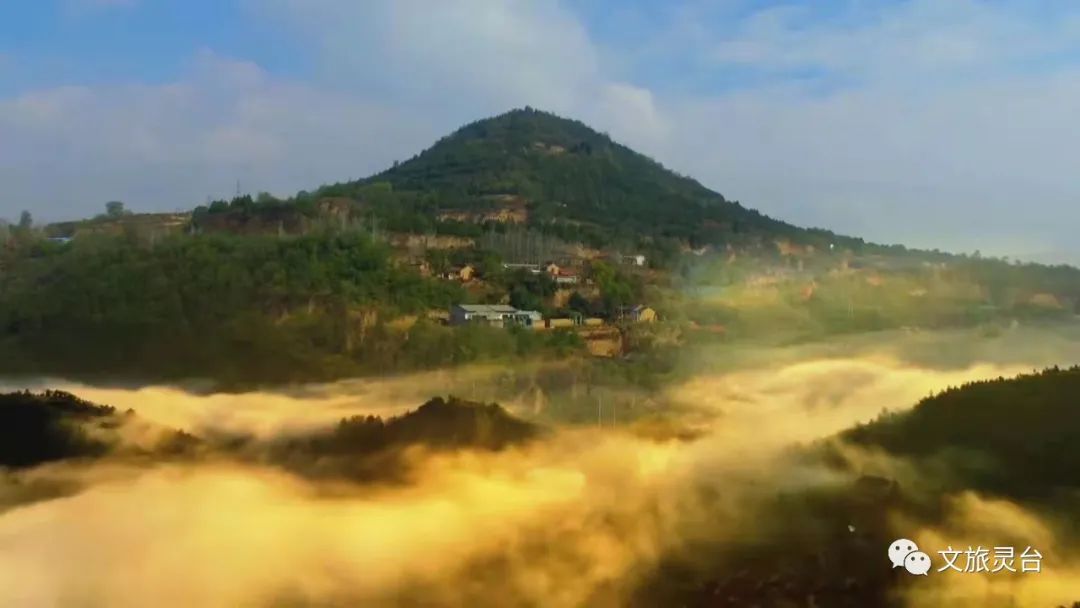在灵台县城东,有一座高山,名高志山,志公山,远观巍峨苍翠,中峰突起