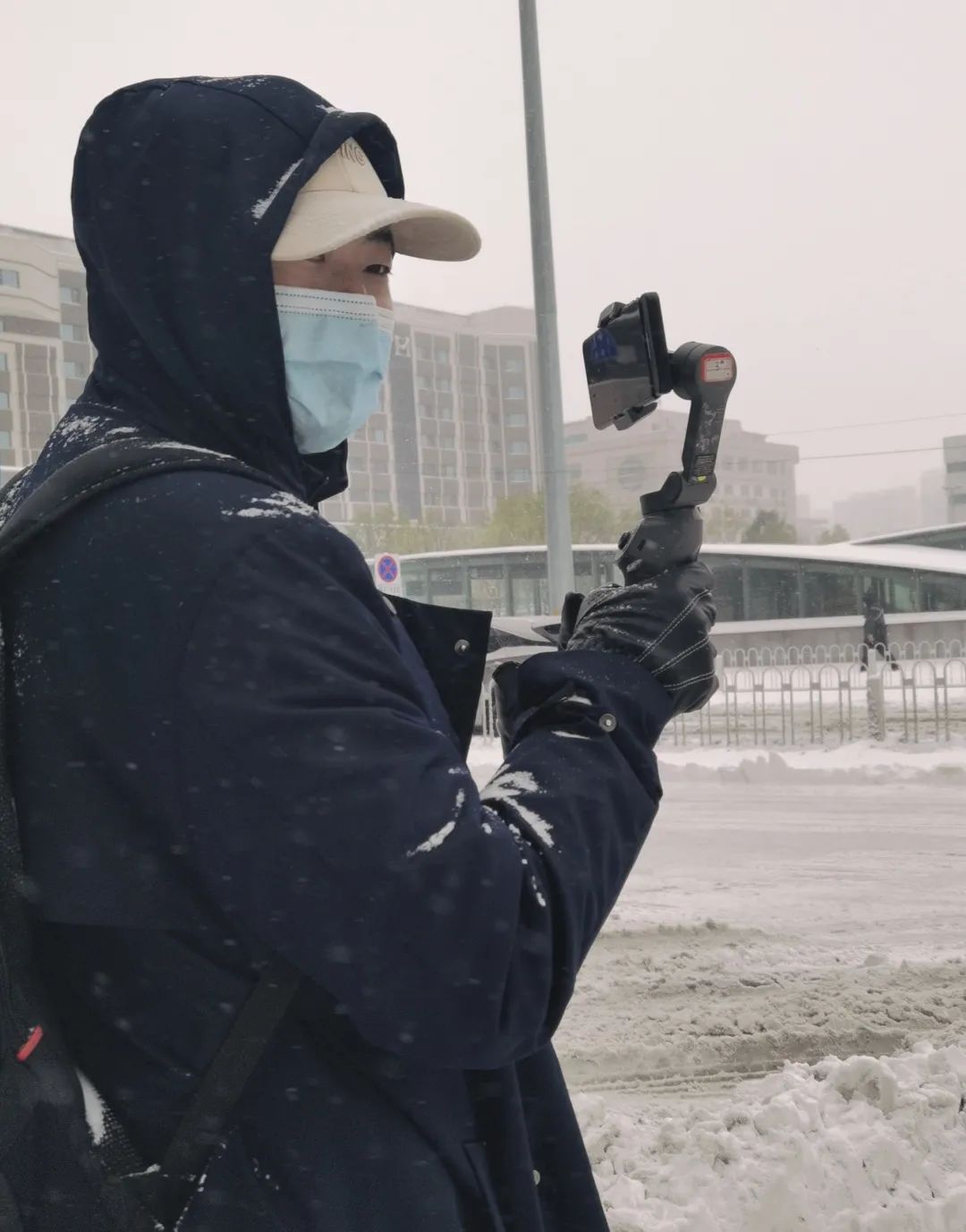 主播 孙晨添,连线直播看第一场雪▲北斗融媒记者杨诗野,王恩重