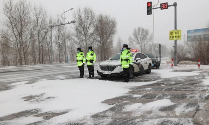 抗风寒-镇赉公安民警浴"雪"奋战,做风雪中最美"逆行者"