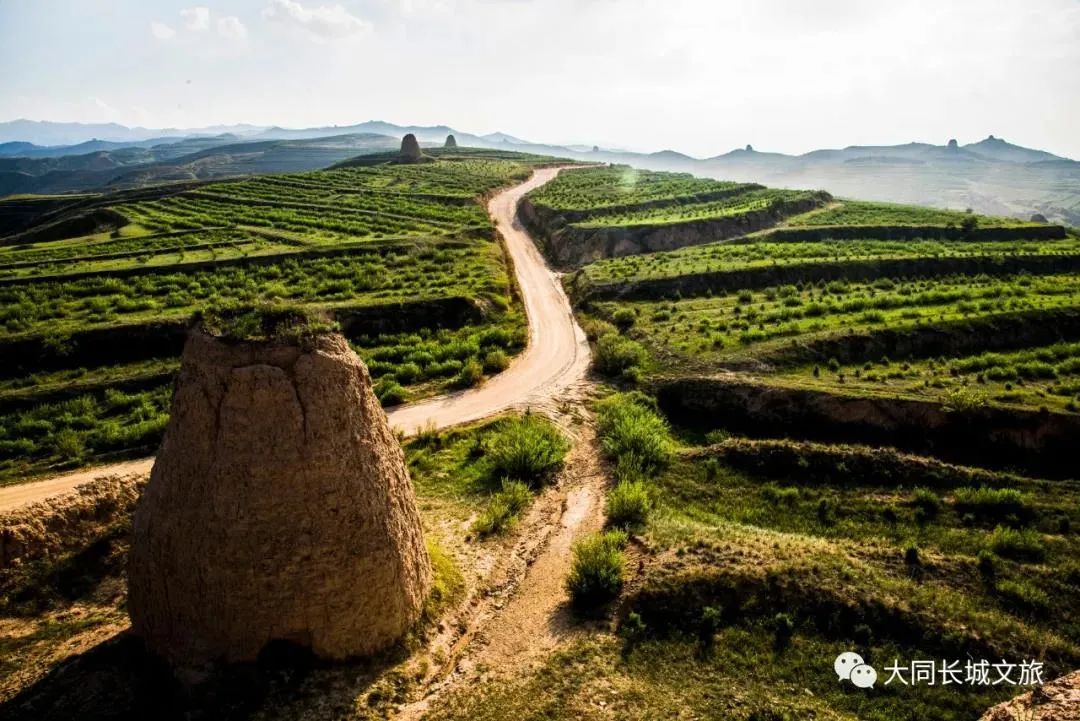 随着长城旅游一号公路(北线)的全线开通,大同市的长城旅游蓬勃兴起