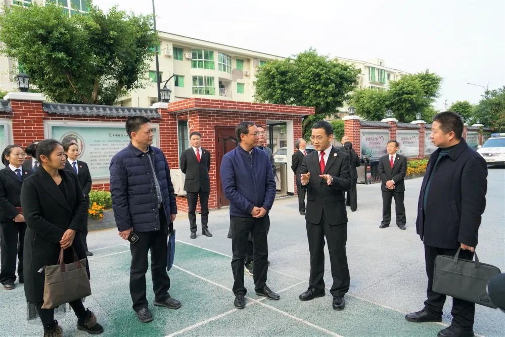 忠县人大常委会副主任胥朝林一行调研忠县法院强基导向工作