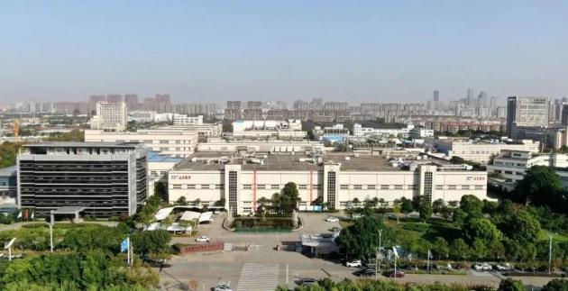 经多个专项项目实施的技术积累,通富微电建成了国内首条12英寸28纳米