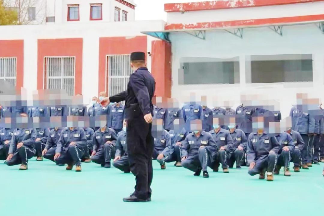 赴维护稳定夜以继日抗击疫情监狱人民警察冬日下的高墙电网内迎着朝阳