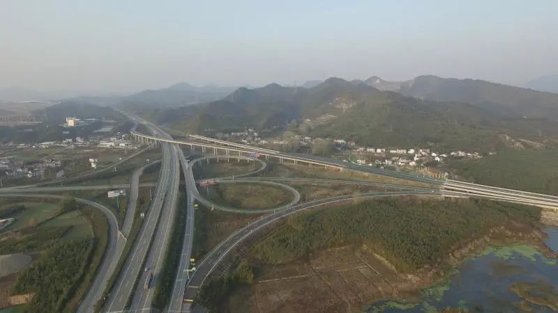 我省宁宣杭高速公路宁国至千秋关段,合福铁路铜陵长江公铁大桥接线