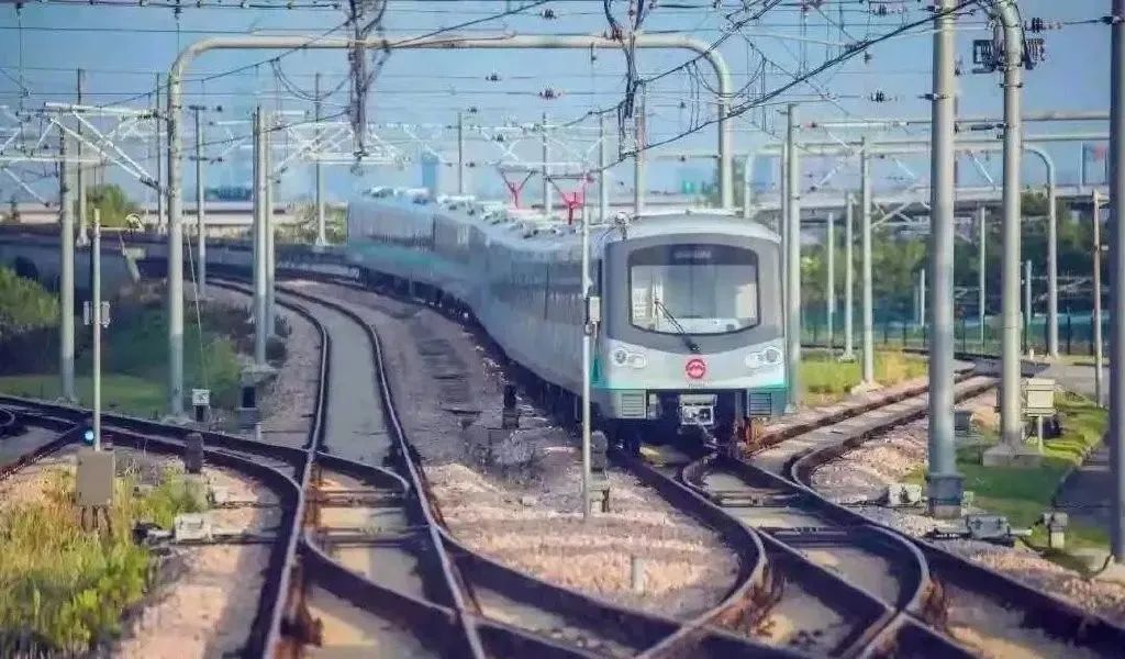 国内城轨首例上海地铁16号线今起试行列车33在线拆并运行方式