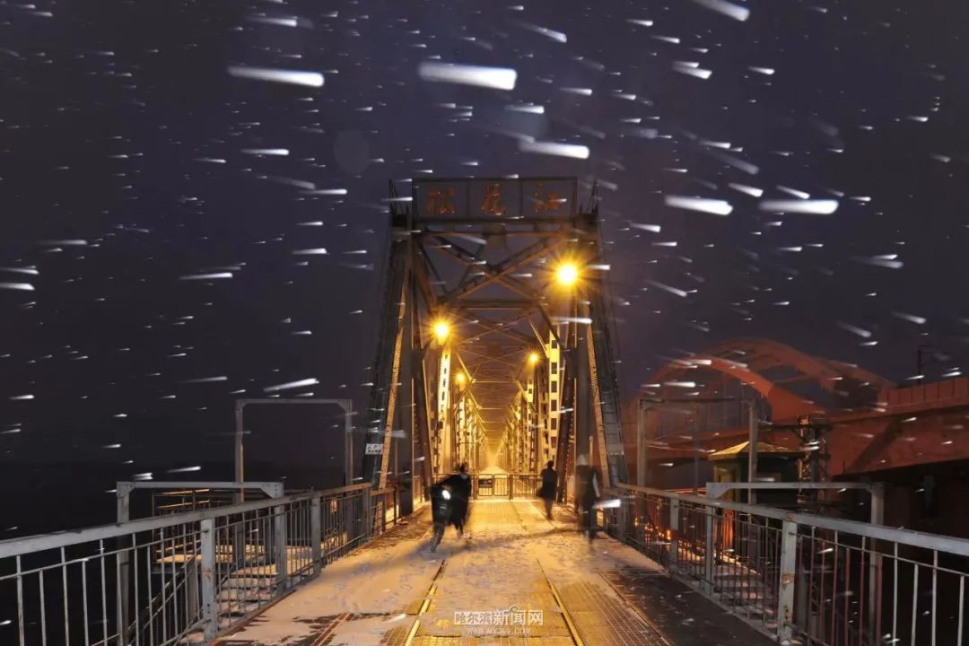 雪景图鉴阳光下钻石般闪耀冰城的美藏不住了