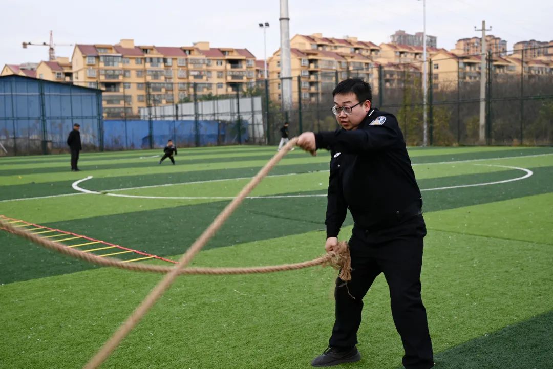 飒看法警小哥哥小姐姐的高燃训练