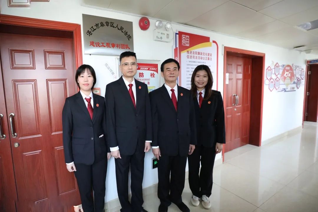 仪式结束后,林增副院长为新成立的建设工程,金融,道交专业民事审判